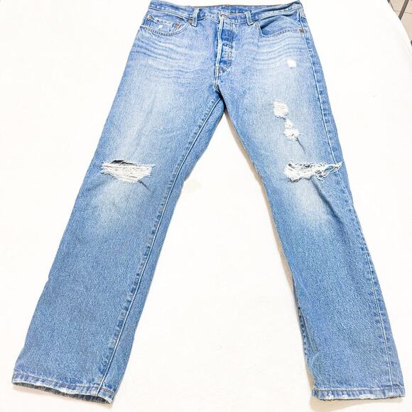 Levi's 501 Button Fly Ripped Light/Medium Wash Denim Jeans Straight Size 32 x 30 - Picture 2 of 9
